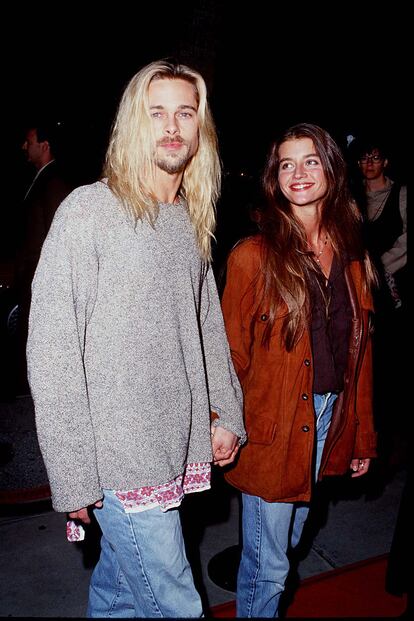 Brad Pitt y Jitka Pohledek. En 1994 Pitt se rendía a la melena salvaje, como la de su pareja por aquel entonces.