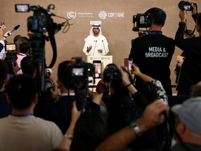 Sultán al Jaber, presidente de la COP28, durante una conferencia de prensa el domingo en las instalaciones de la cumbre, en Dubái.