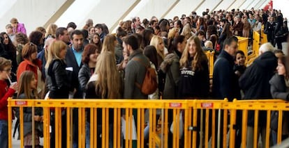 Colas en la Ciudad de las Artes y las Ciencias para el 'casting' de extras de 'Tomorrowland'.