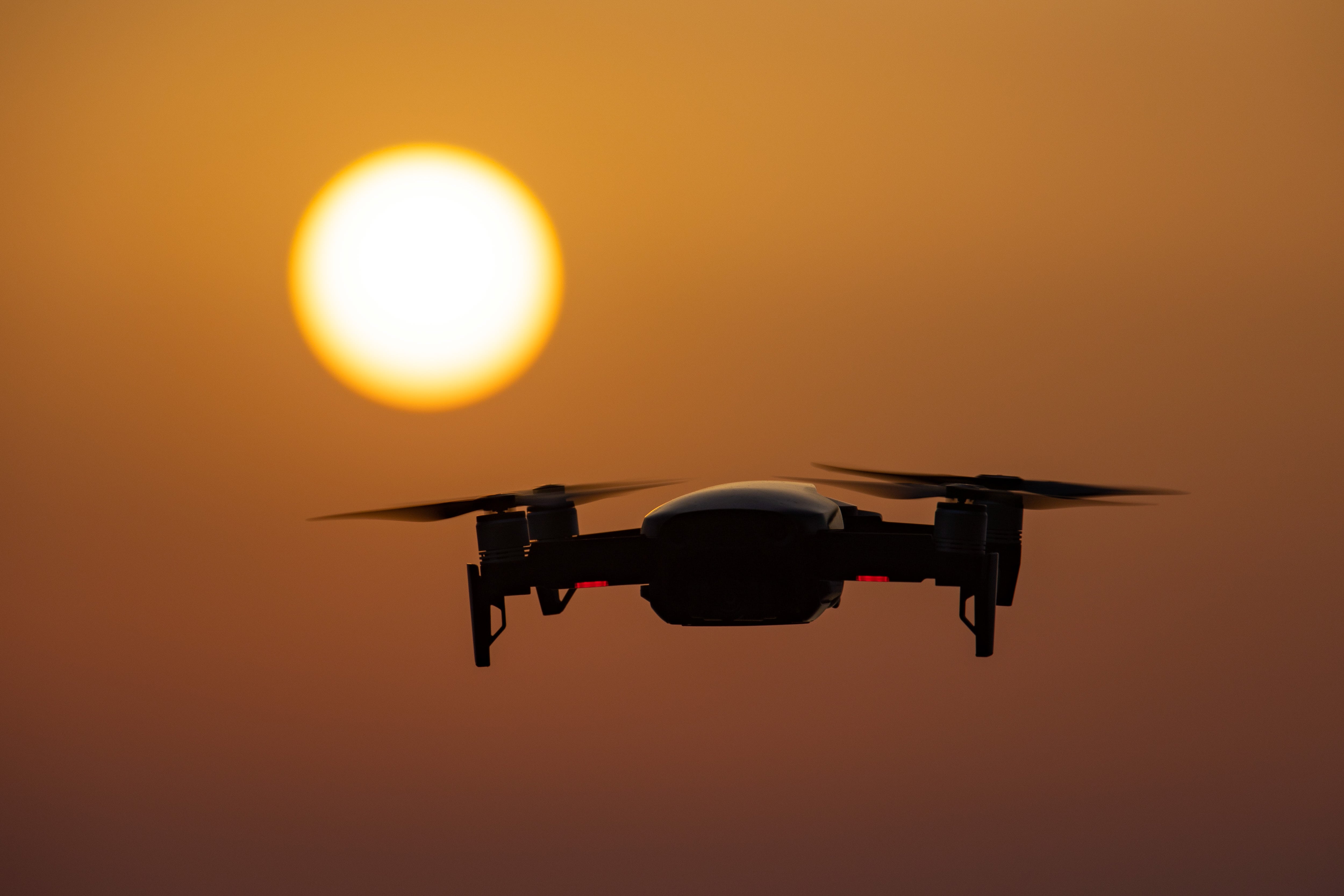 Washington declara la guerra a los drones chinos y Wall Street premia a los fabricantes locales