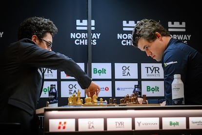 Un momento del inicio del duelo Caruana-Carlsen, este sábado en Stavanger