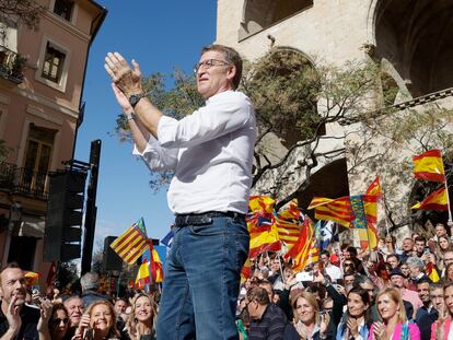 El presidente del Partido Popular, Alberto Núñez Feijóo, durante el acto celebrado en Valencia, este domingo.