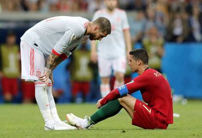 Sergio Ramos y Cristiano Ronaldo, en un momento del partido del Mundial de Rusia.