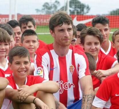 Amorebieta durante su presentación en Gijón.