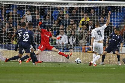 Benzema consigue el primer gol del equipo madridista.