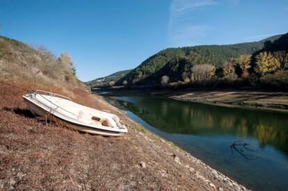 Aspecto que presenta el río Sil a su paso por la comarca de Valdeorras, Ourense, el 14 de noviembre de 2017.