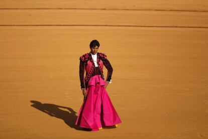 Cayetano Rivera Ordóñez, ayer en Ronda con el traje diseñado por la duquesa.