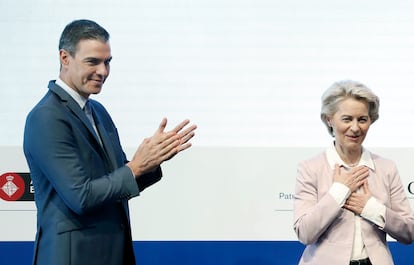 Pedro Sánchez, presidente del Gobierno, y Ursula von der Leyen, presidenta de la Comisión Europea.