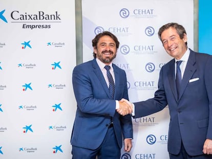 Jorge Marichal, presidente de Cehat, y Luis Cabanas, director de Empresas de CaixaBank.