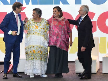 Enrique de la Madrid, Beatriz Paredes  Xóchilt Gálvez y Santiago Creel durante su participación en el primer foro "Diálogos Ciudadanos", el 10 de agosto del 2023.