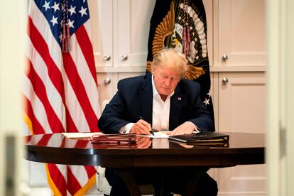 Donald Trump, presidente de EE UU, durante su ingreso en el hospital por covid.