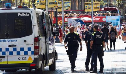 Agentes de la Guardia Urbana, en Barcelona.