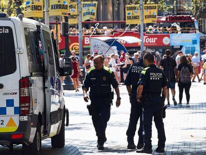 Agentes de la Guardia Urbana, en Barcelona.