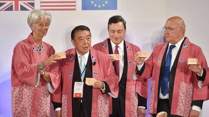Draghi, junto a Lagarde, Sapin y Oshima, ayer en Japón.