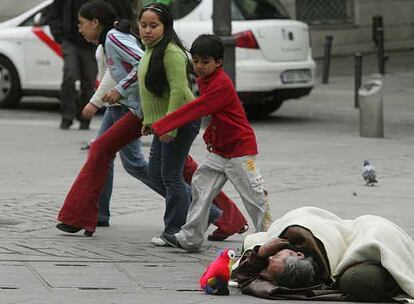 Plaza de Lavapiés. Viernes, 23 de marzo. Poco después de las dos de la tarde.