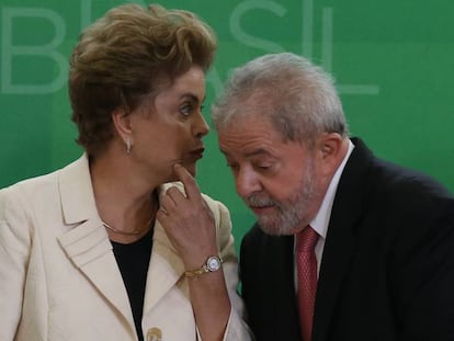 Dilma e Lula durante nomea&ccedil;&atilde;o de novos ministros, em mar&ccedil;o