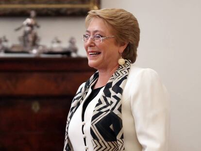 Bachelet, neste mês no Palácio de La Moneda.