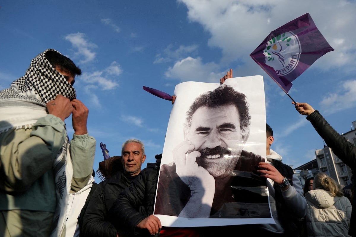 PKKは、AbdullahÖcalanを解放するという条件で、高い火と将来の武装解除を発表します|国際的
