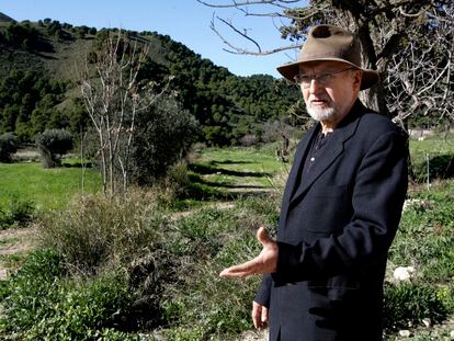 Domingo Jiménez Beltrán, en la finca Chuecos de la sierra de La Almenara, en Águilas (Murcia).