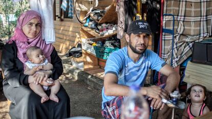 La familia de Kamal Salah Soud, refugiado sirioen el campamento de Pipka, en Lesbos). 