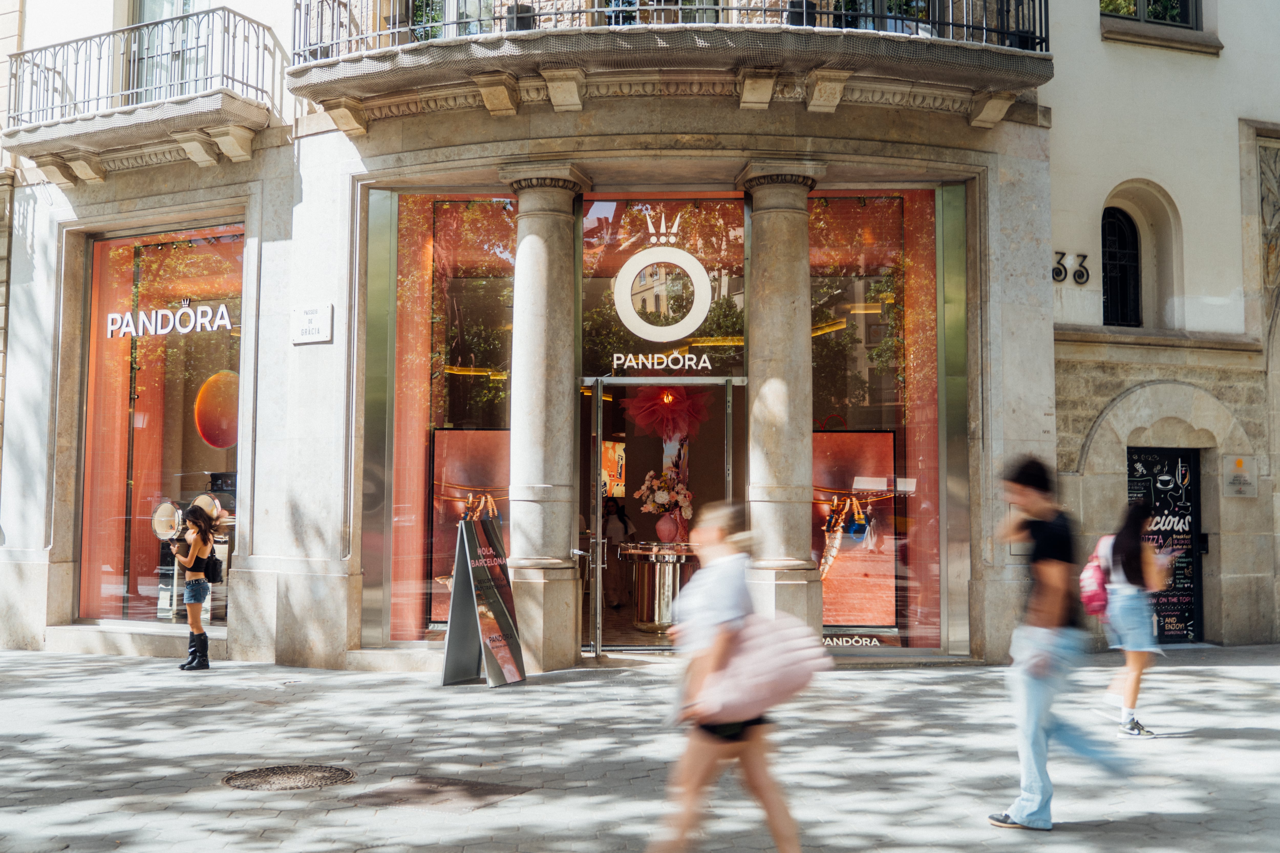 Tienda insignia de Pandora, abierta en el paseo de Gracia de Barcelona, en una foto facilitada por la empresa.