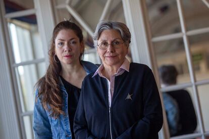 La productora Chamila Rodríguez y la directora Valeria Sarmiento, retratadas en San Sebastián el domingo al mediodía.