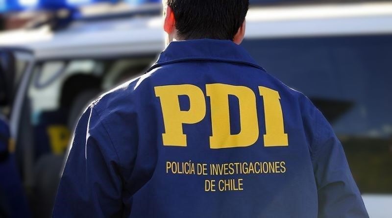Una adolescente de 14 años mata a su madre con un martillo en Santiago y va al colegio antes de confesar el crimen al día siguiente