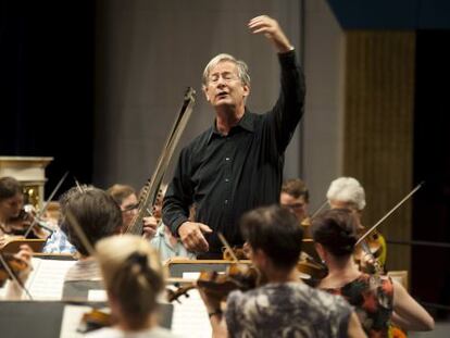 Sir John Eliot Gardiner durante el ensayo para la inauguraci&oacute;n del Festival Internacional de Santander de este a&ntilde;o.
 