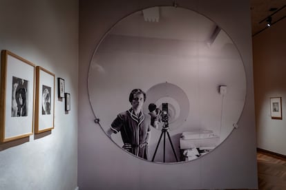 Autorretrato de Vivian Maier.