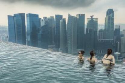 Piscina infinita del hotel Marina Bay Sands, en Singapur.