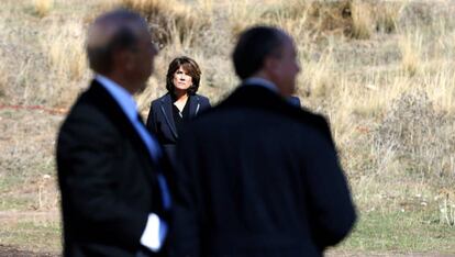 Dolores Delgado, junto a Francis Franco y el abogado de la familia, Utrera Molina. 