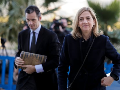 La infanta Cristina e Iñaki Urdangarin, a la entrada del juzgado, en febrero de 2016.