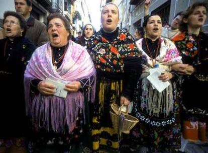 Cantoras de Pasarón de la Vera, en Cáceres, durante la fiesta de San Blas.