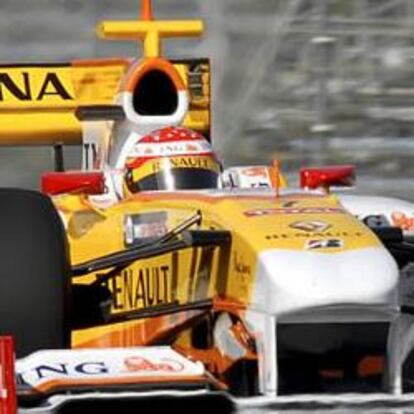 El piloto Fernando Alonso durante los entrenamientos en Jerez.