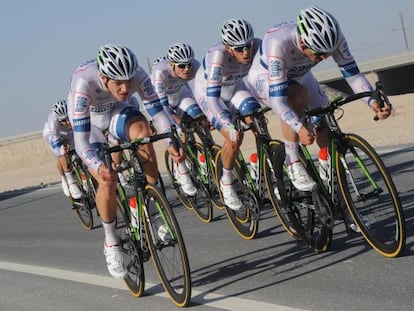 El equipo holandés Argos, durante una prueba contrarreloj