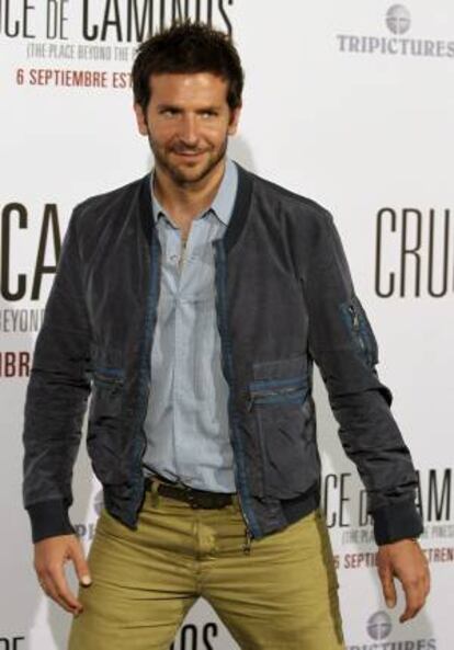El actor Bradley Cooper posa para los medios gráficos.