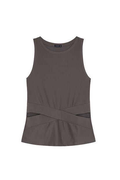 Camiseta detalle cruzado soft touch (19,99 €), de OYSHO_SPORT.