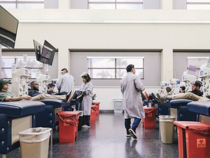 Centro de pesquisa do laboratório de Grifols para a obtenção de plasma em Los Angeles.