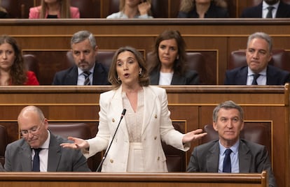 Cuca Gamarra, durante la sesión de control al Gobierno este miércoles en el Congreso.