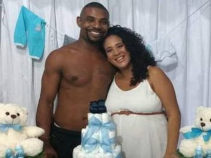 Rodrigo e a mulher dele, Thayssa, no chá de bebê de um dos filhos