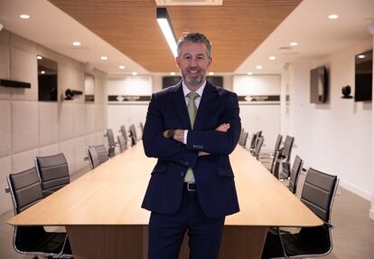 Pedro Serrera ha sido nombrado secretario general de Fraternidad-Muprespa en sustitución de Antero Fernández de la Mela. Inició su andadura profesional participando, desde el área de tecnología, en la fusión entre La Fraternidad y Muprespa en 1999, para luego incorporarse en 2002 a la nueva entidad como director del departamento de desarrollo. En 2015, a sus competencias se sumaron los departamentos de compras y servicios, y obras, y en 2024 el de contratación.