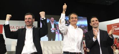 Tom&aacute;s G&oacute;mez, Jos&eacute; Luis Rodr&iacute;guez Zapatero y Javier Rodr&iacute;guez, durante un mitin en 2011.