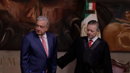 Andres Manuel Lopez Obrador y Arturo Zaldivar en la Suprema Corte de Justicia de la Nación en la Ciudad de México.