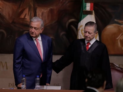 Andrés Manuel Lopez Obrador y Arturo Zaldivar, durante un acto oficial en la sede de la SCJN en Ciudad de México.