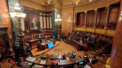 Un momento del último Pleno del Ayuntamiento de Barcelona, presidido por Ada Colau, celebrado el pasado 25 de febrero. / EUROPA PRESS