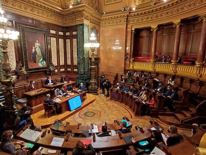 Un momento del último Pleno del Ayuntamiento de Barcelona, presidido por Ada Colau, celebrado el pasado 25 de febrero. / EUROPA PRESS