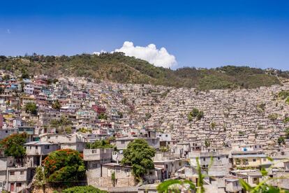 El caos en la construcción de algunos barrios llegó a colorearse, como Jalousie en Petion Ville. Si bien quedaron más bonitos, más folclóricos, no son más dignos.