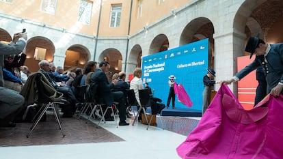 Exhibición de toreo de salón de alumnos de la Escuela José Cubero Yiyo durante la presentación del Premio Nacional de Tauromaquia.
