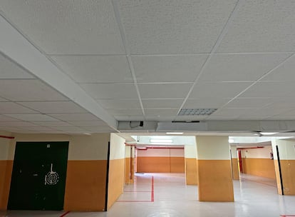 Los daños en el techo de un centro educativo de Madrid, cedidas por Grupo Municipal Socialista