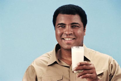 Muhammed Ali fotografiado en Londres en 1986 para una campaña publicitaria sobre un producto lácteo.